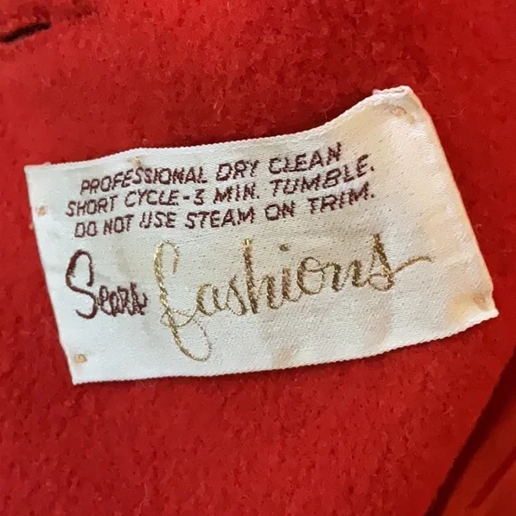 25. Vintage Retro 60s 70s Sears Red and Cream Pea Coat with Luxurious Fur Collar - Picture 12 of 16